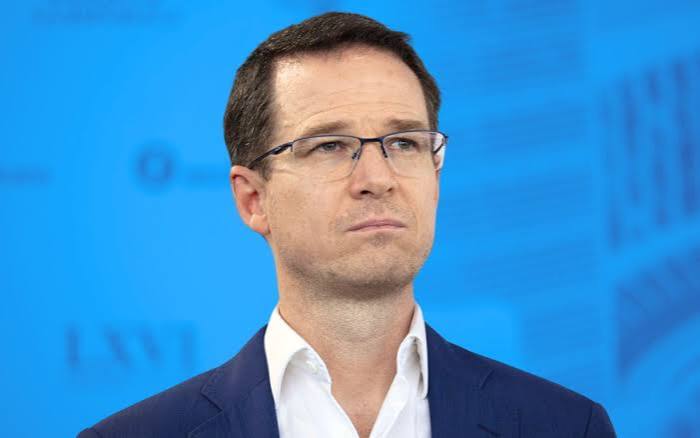 Proponen regular el asilo político para altos funcionarios extranjeros