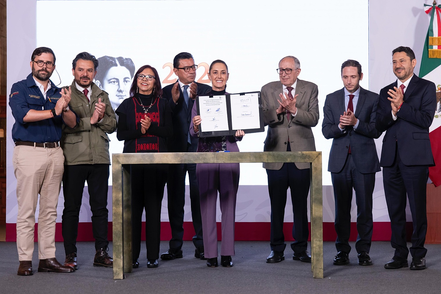 Firma Claudia Sheinbaum decreto para nuevos consultorios del IMMS-Bienestar