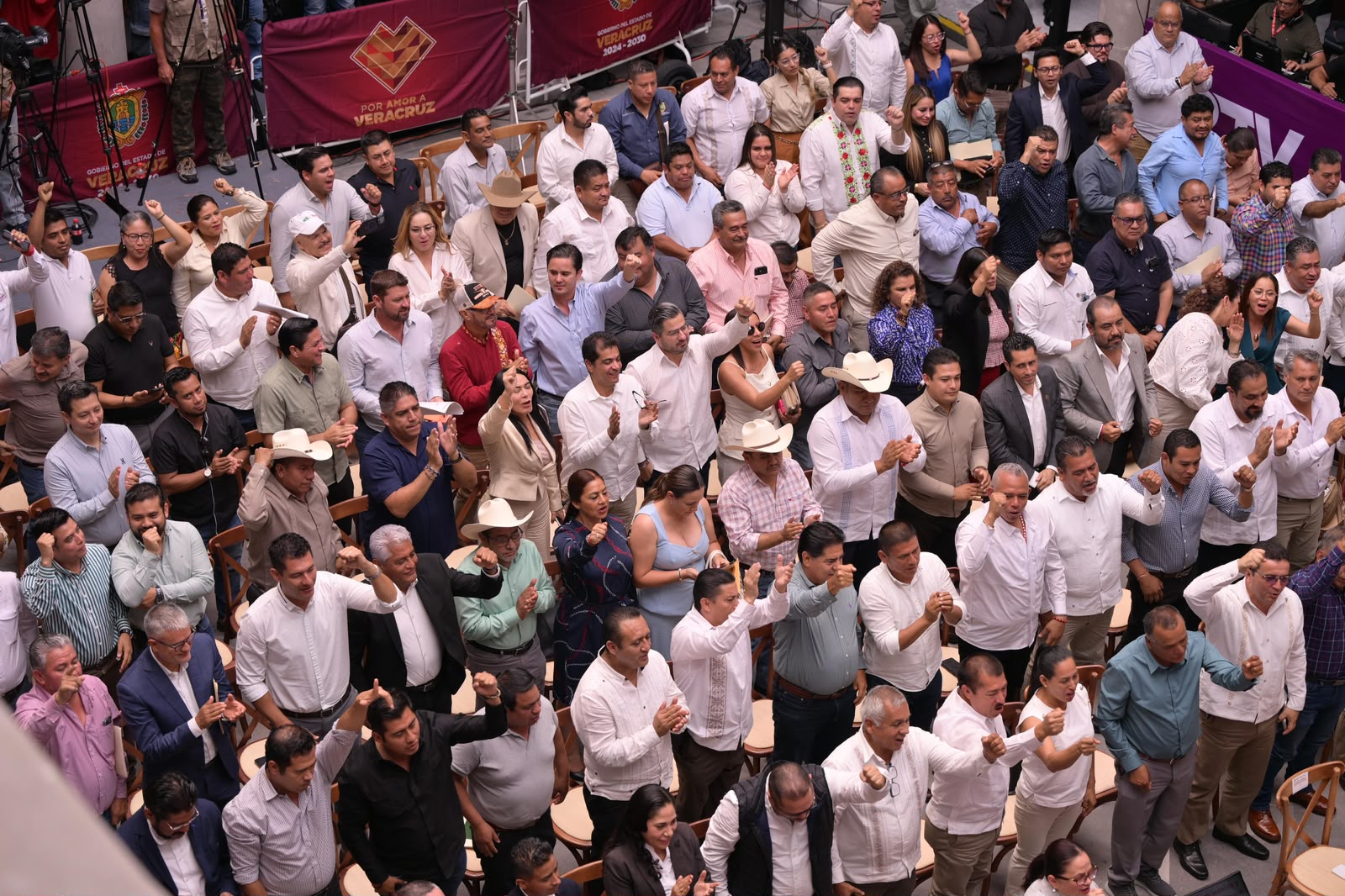 Rocío Nahle extingue deuda bursátil en 199 municipios de Veracruz