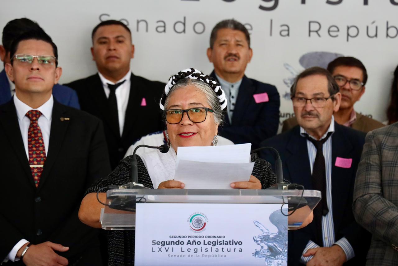 Conferencia de prensa de la senadora Luisa Cortés García