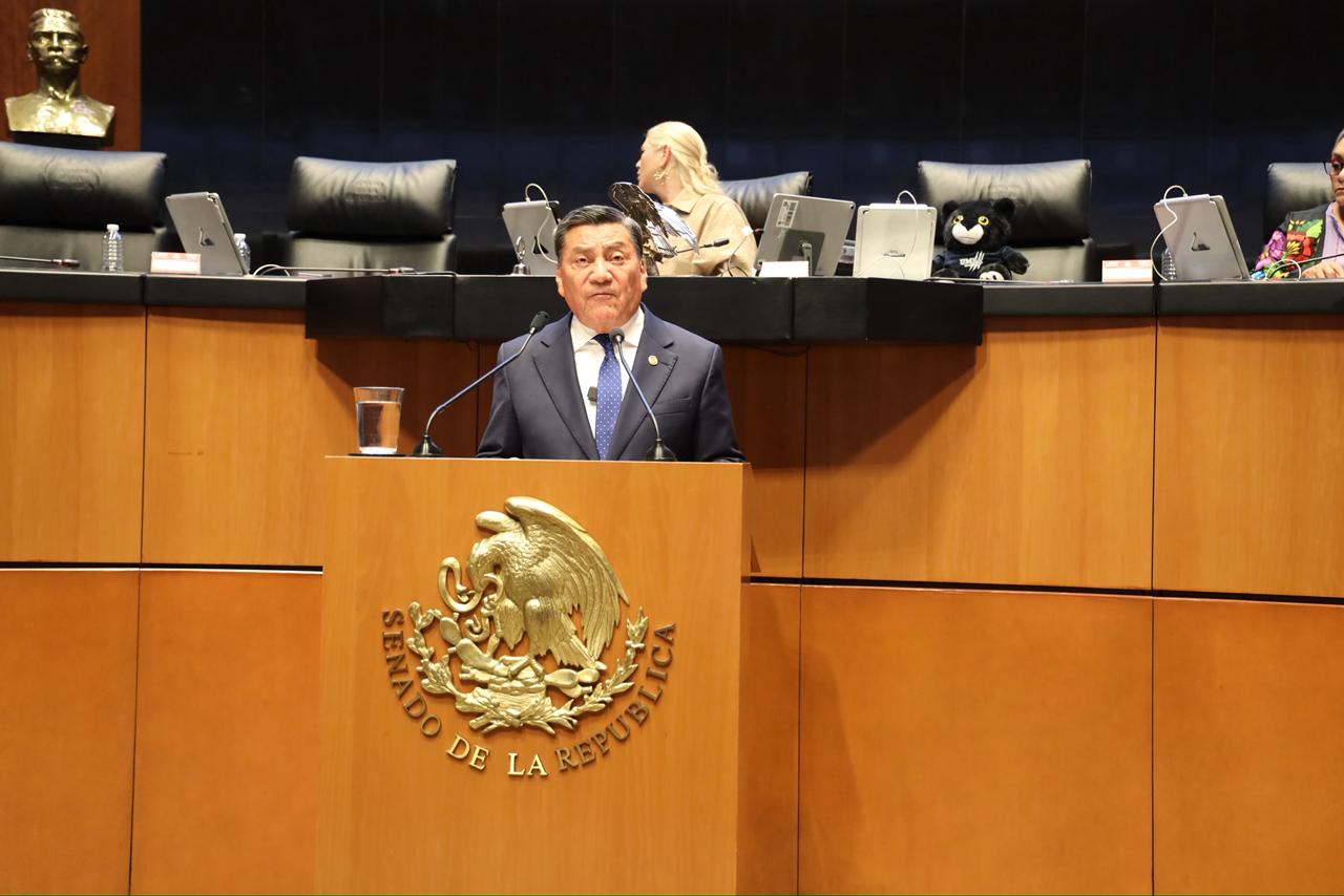 Presentación del informe de las Comisiones de Puntos Constitucionales y de Seguridad Pública, sobre la reunión donde se recibiría a la gobernadora del estado de Chihuahua y al fiscal general del mismo estado, en voz del senador Óscar Cantón Zetina