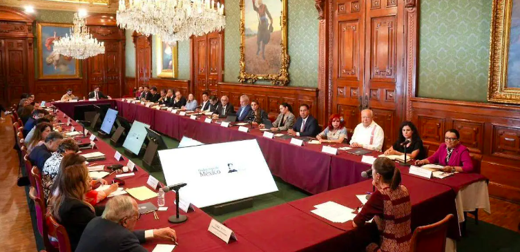 Julio Menchaca da seguimiento a IMSS Bienestar en Hidalgo desde Palacio Nacional
