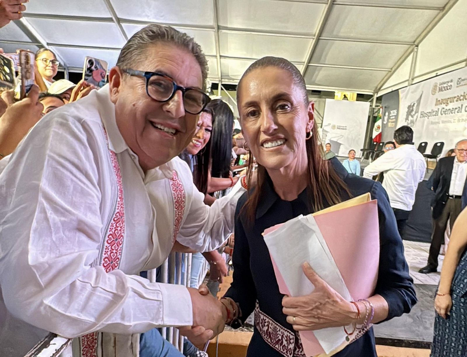 El senador Víctor Mercado acompaña a la presidenta Claudia Sheinbaum en la inauguración del Hospital General de Jiutepec