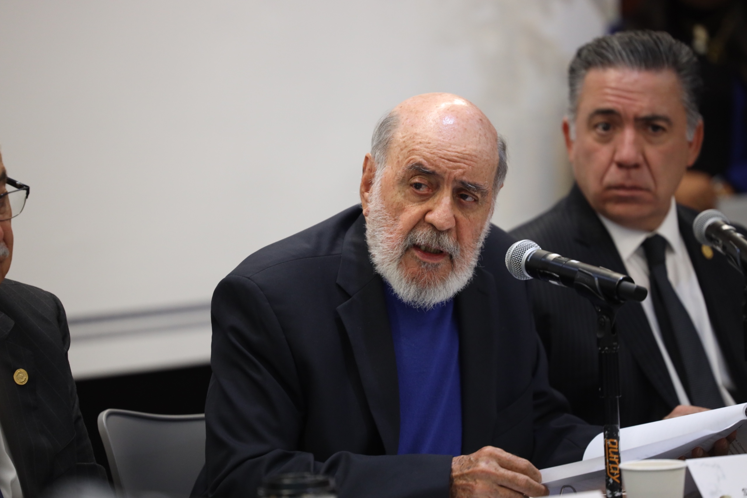 Presentación del dictamen de la iniciativa con proyecto de decreto por el que se expide la Ley en Materia de Telecomunicaciones y Radiodifusión, en voz del senador José Antonio Cruz Álvarez Lima, presidente de la Comisión de Radio, Televisión y Cinematografía