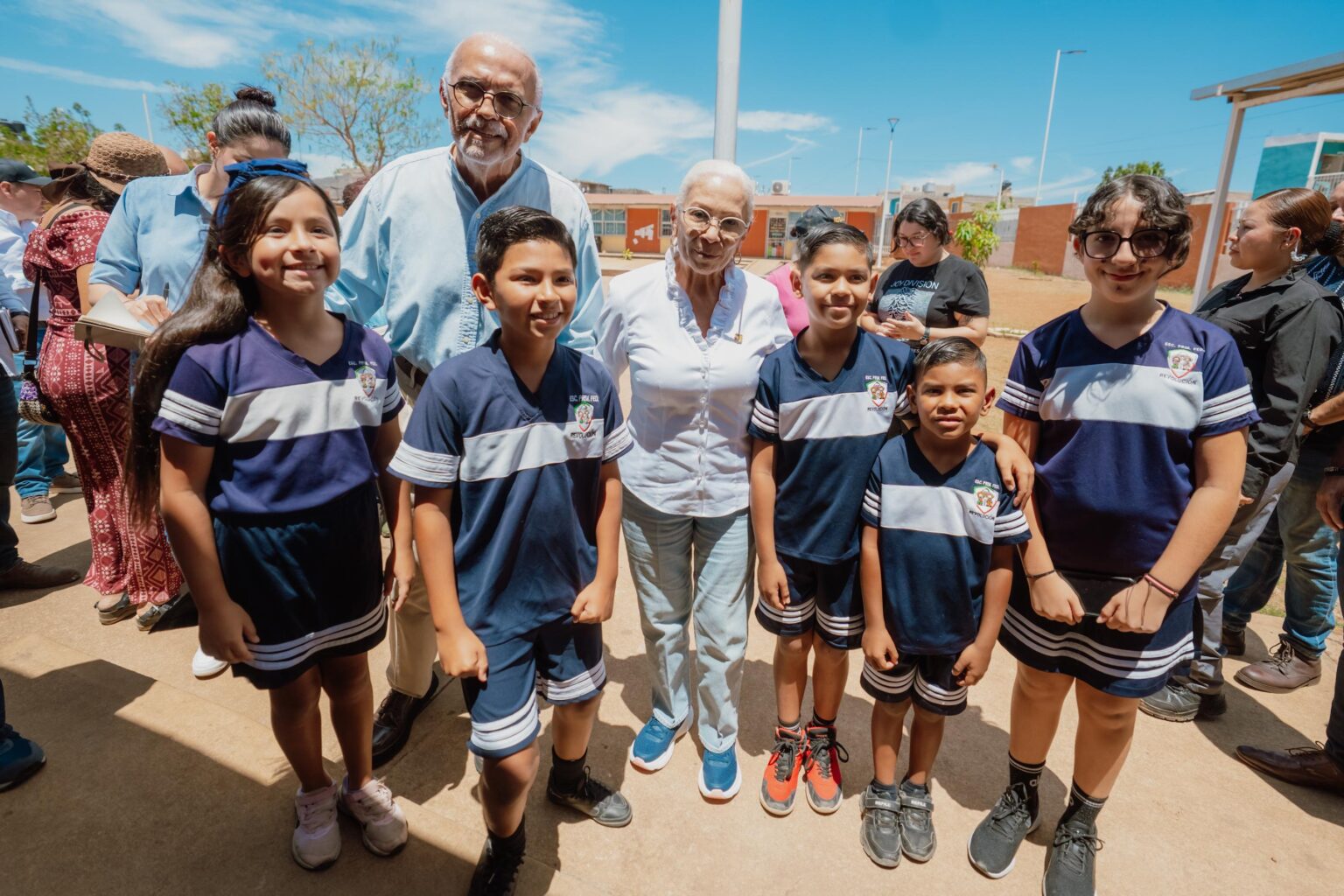 Miguel Ángel Navarro y Beatriz Estrada impulsan obras educativas, sociales y de infraestructura en Tepic.