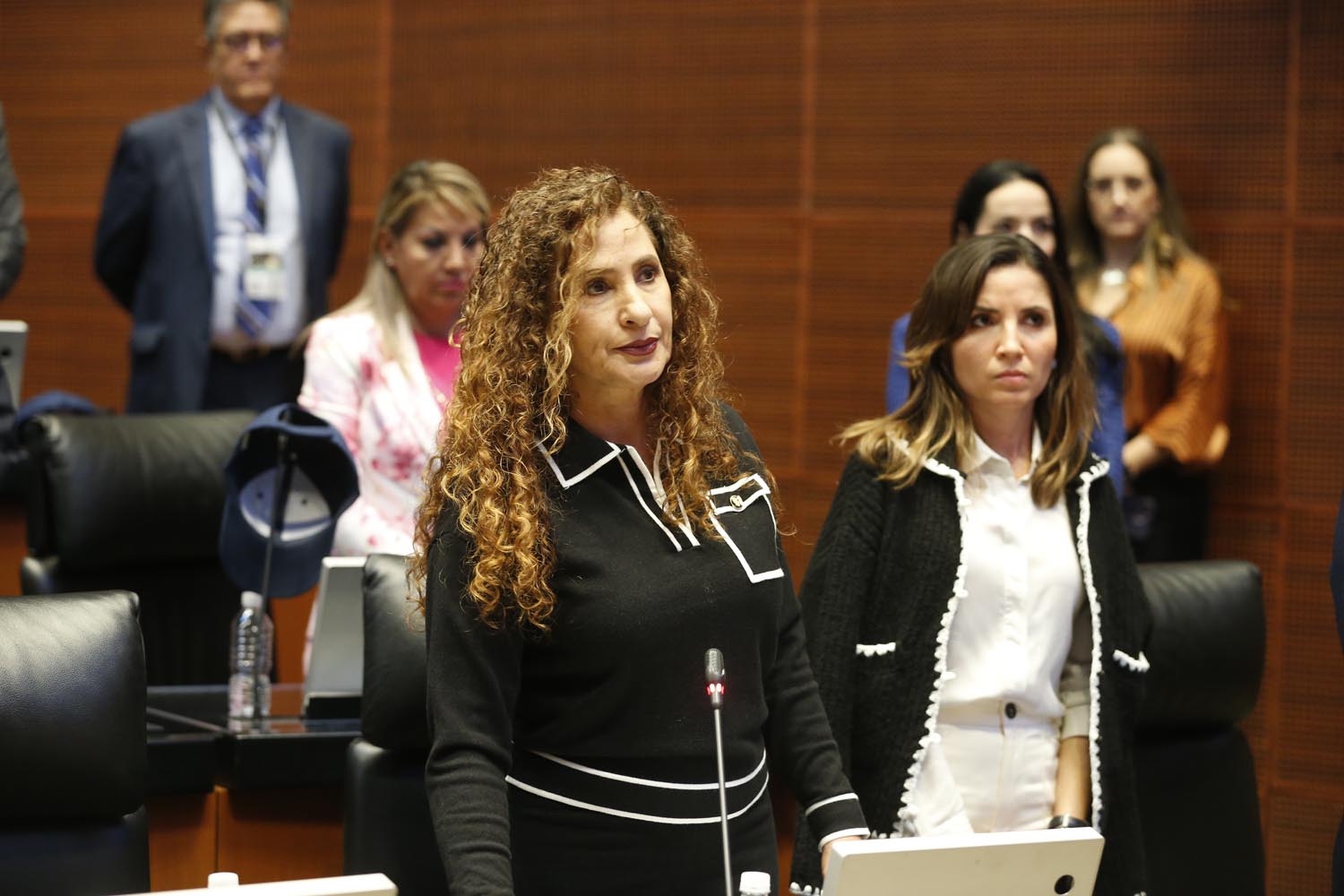 Designan a senadora Gina Gerardina Campuzano González como secretaria de la Mesa Directiva