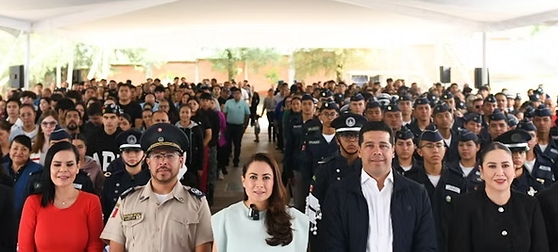 La gobernadora de Aguascalientes, Tere Jiménez, entregó obras de infraestructura educativa en el Bachillerato General Militarizado “Primer Escuadrón Lanceros de Aguascalientes”, ubicado en el fraccionamiento José López Portillo.