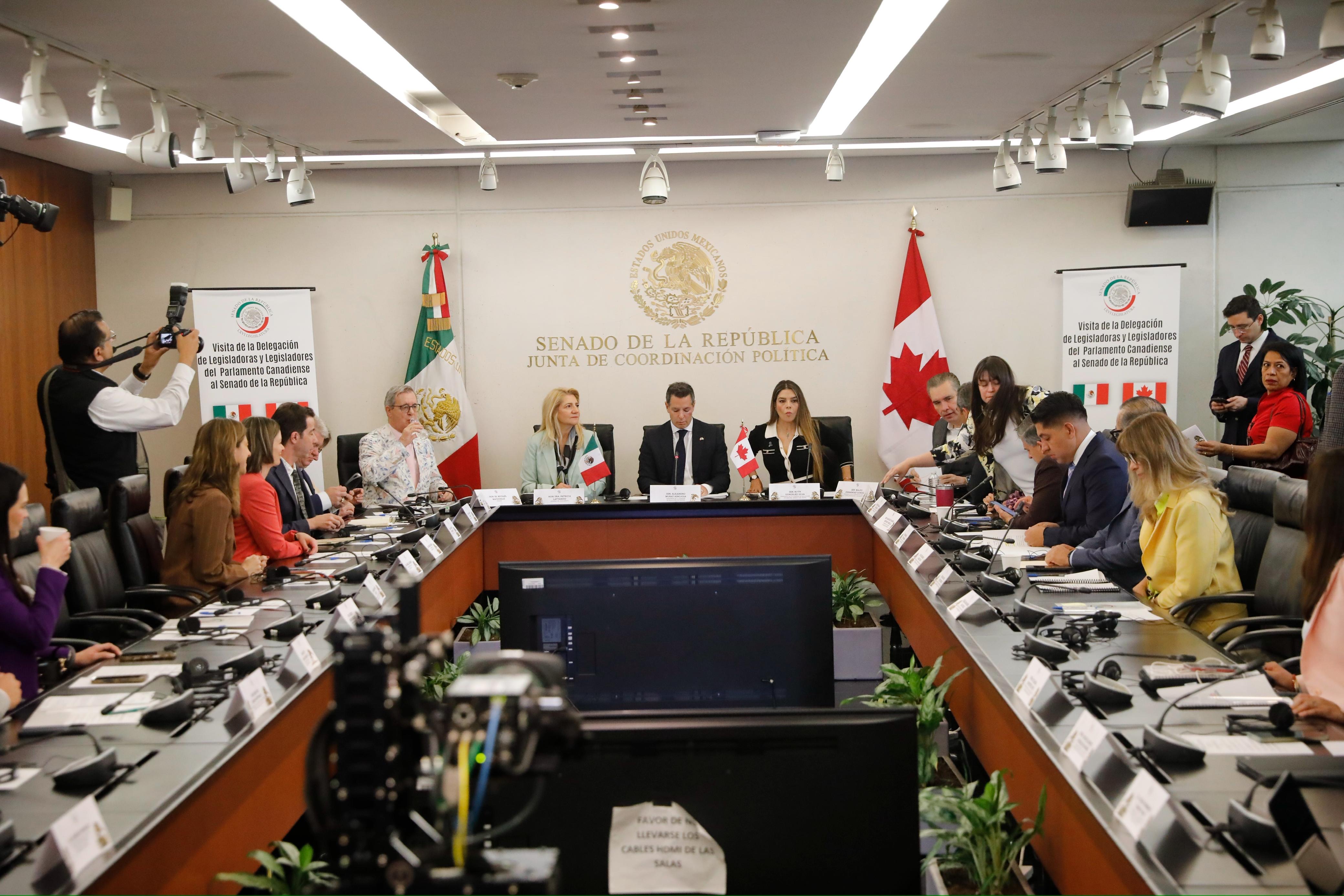 Comisiones del Senado se reúnen con delegación del Parlamento Canadiense