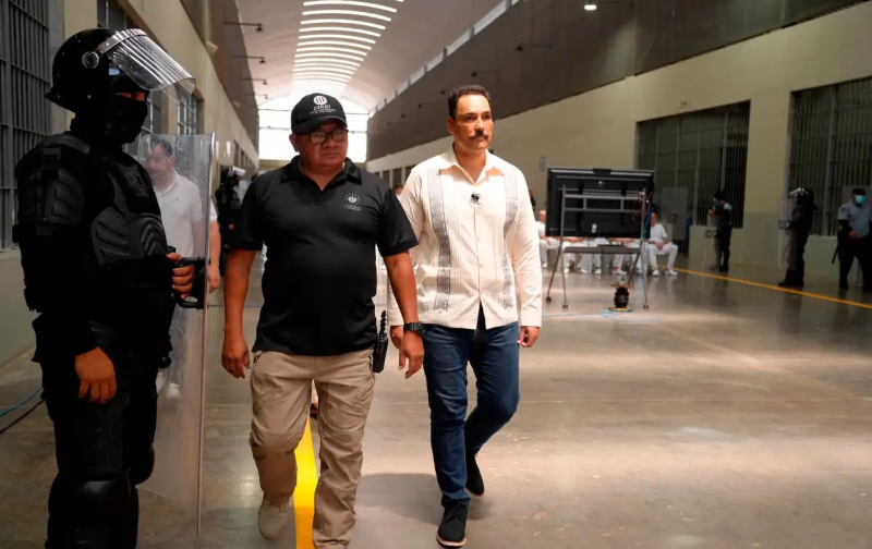 Senador panista viaja a El Salvador: busca replicar en México la megacárcel de Bukele