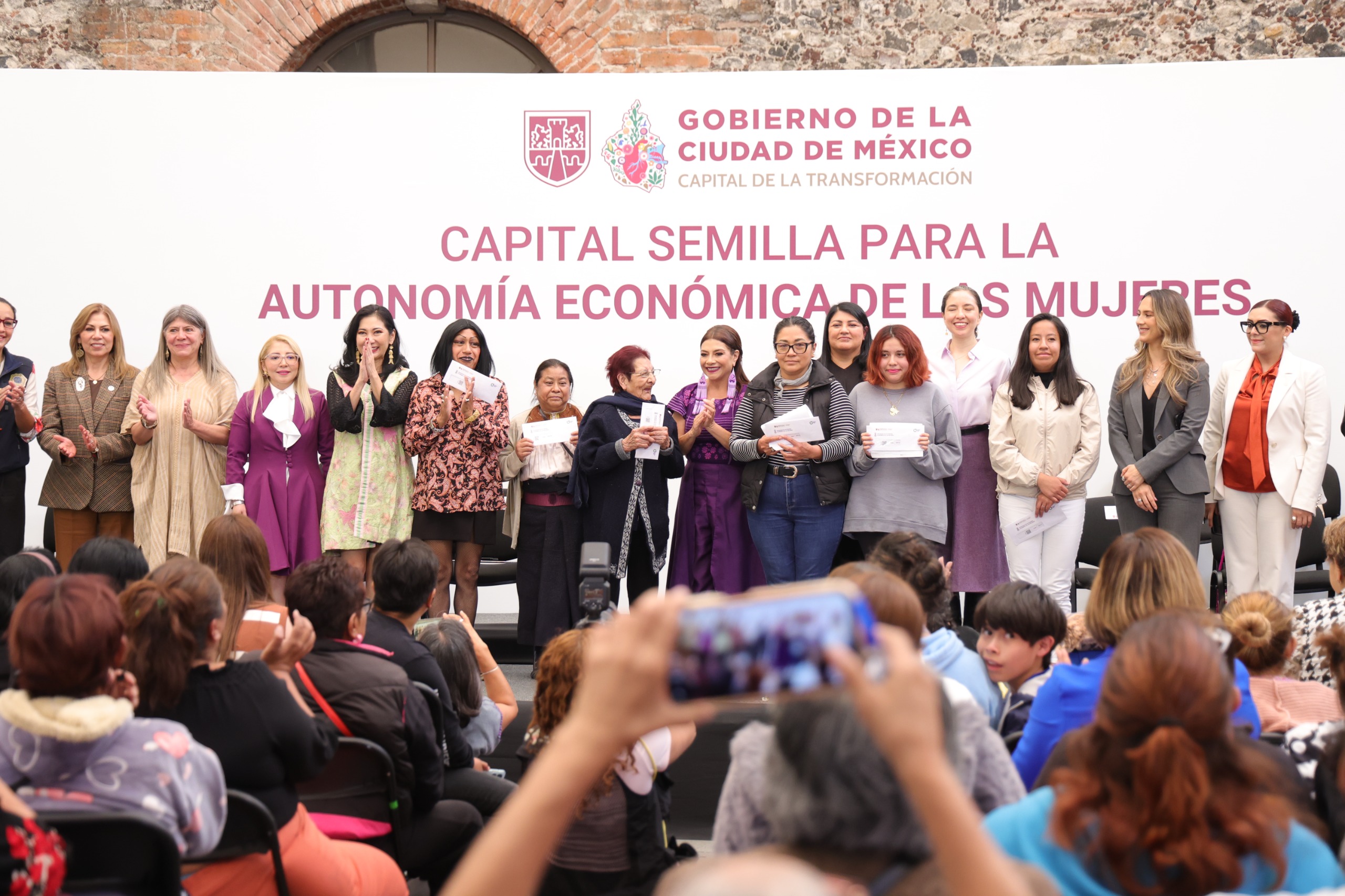 Impulsa Clara Brugada autonomía económica de las mujeres con Capital Semilla; “Queremos Mujeres Decidiendo en Libertad”